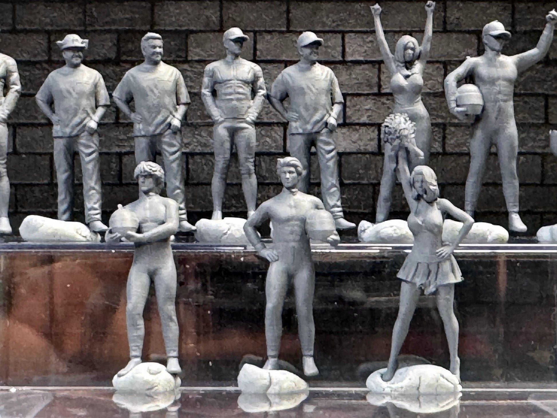 1:64 Miniature Human Figures - Resin / unpainted - great for Dioramas Hot Wheels - Made in the USA LOT 331 - Miniature 1.10