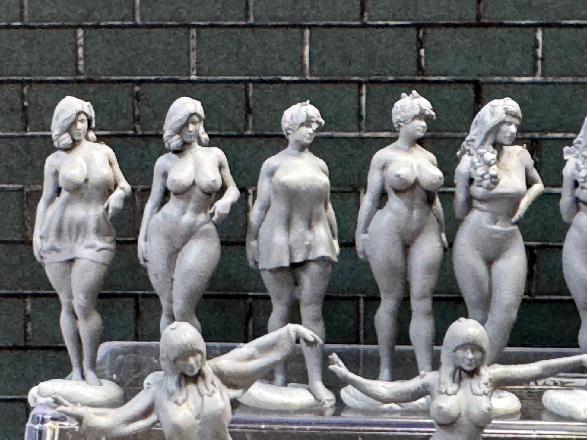 1:64 Miniature Human Figures - Resin / unpainted - great for Dioramas Hot Wheels - Made in the USA LOT 337 - Miniature 1.10