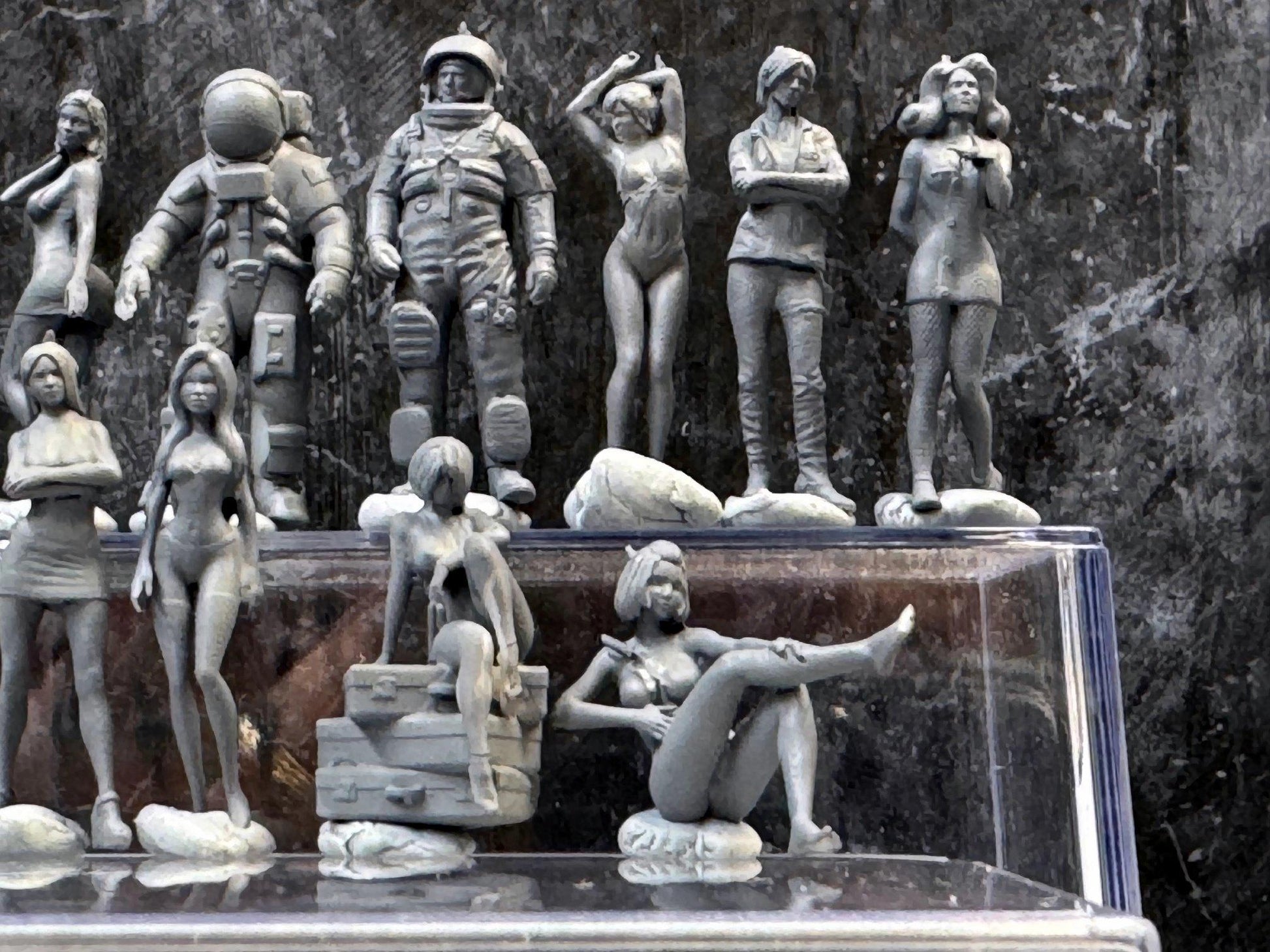 1:64 Miniature Human Figures - Resin / unpainted - great for Dioramas Hot Wheels - Made in the USA LOT 343 - Miniature 1.10