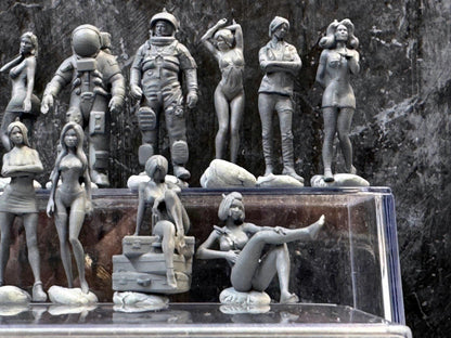 1:64 Miniature Human Figures - Resin / unpainted - great for Dioramas Hot Wheels - Made in the USA LOT 343 - Miniature 1.10