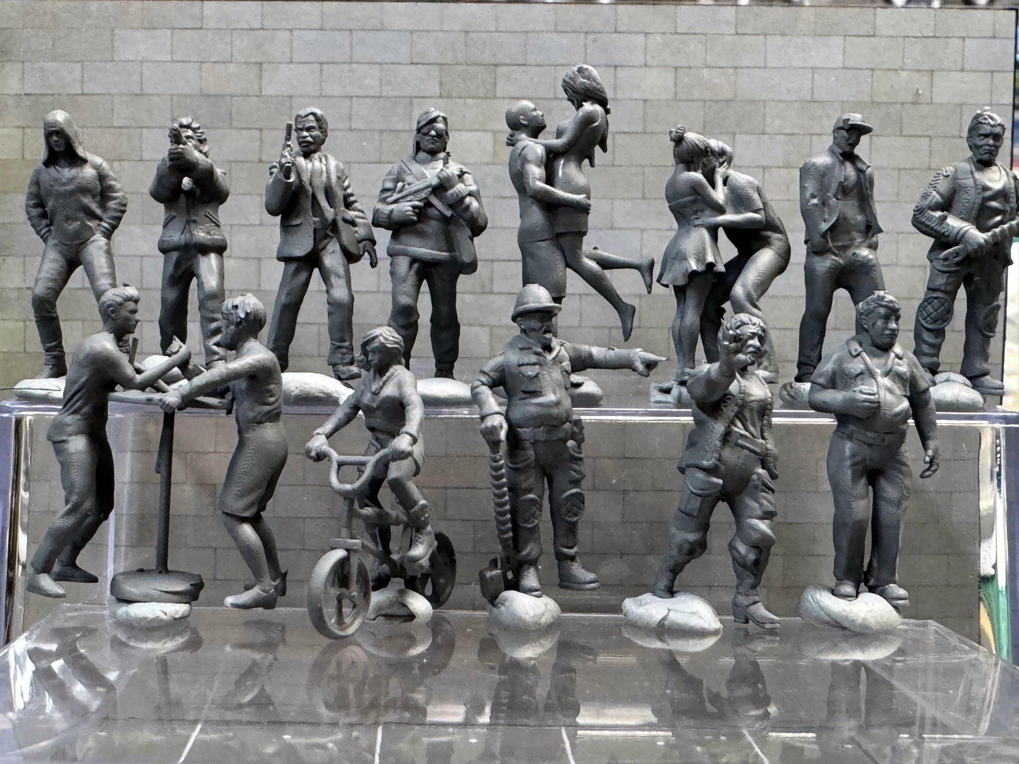 1:64 Miniature Human Figures - Resin / unpainted - great for Dioramas Hot Wheels - Made in the USA LOT 492 - Miniature 1.10