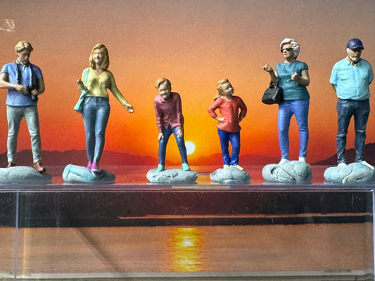 1:64 Miniature Human Figures - Painted SET - great for Dioramas / Hot Wheels - Family Time - Miniatures 1.10" American Diorama