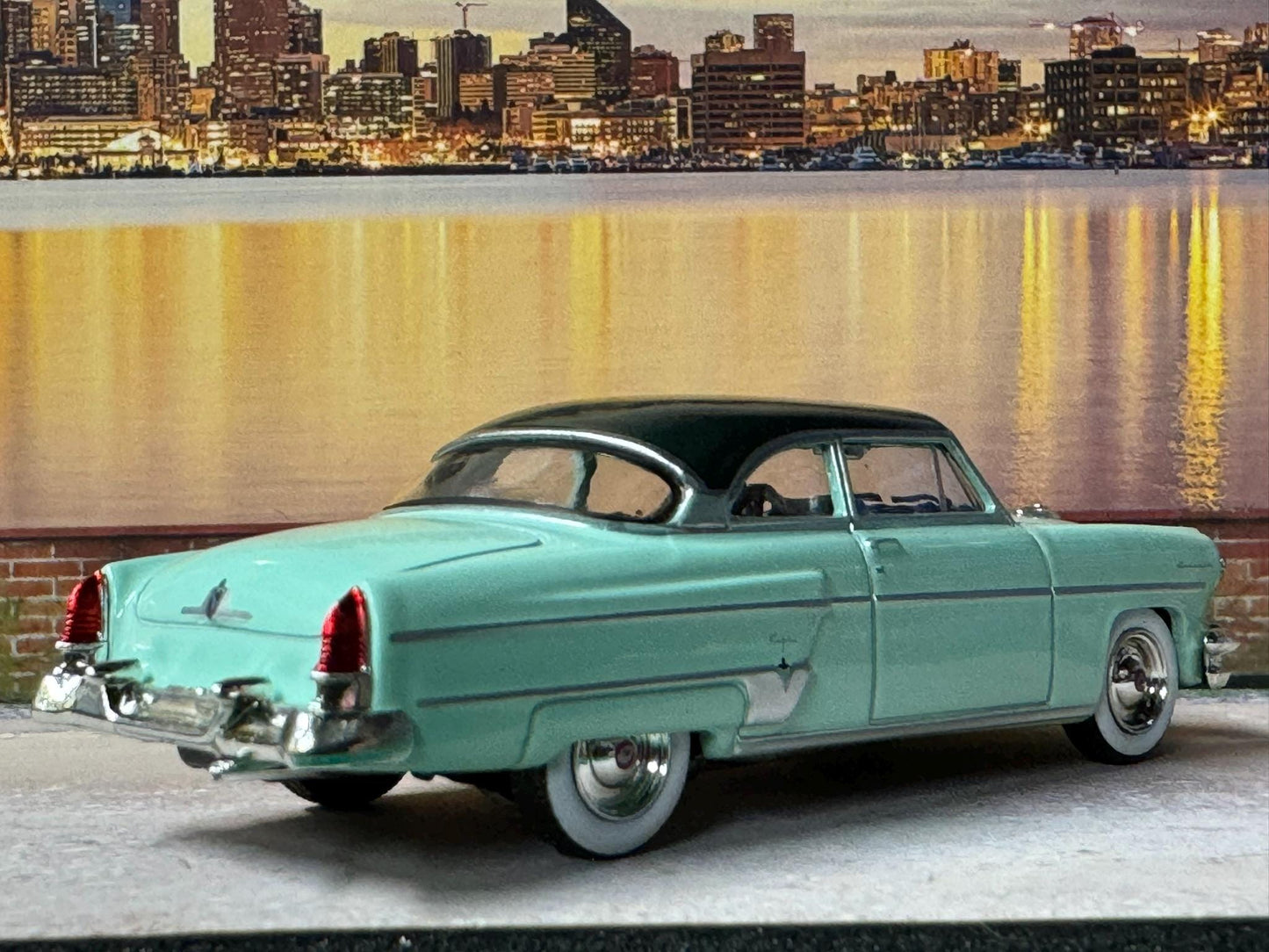 1-64 Scale / S-Scale 1954 Lincoln Capri Parklane Green- Great For Dioramas & Diecast Photography (MiniGT)