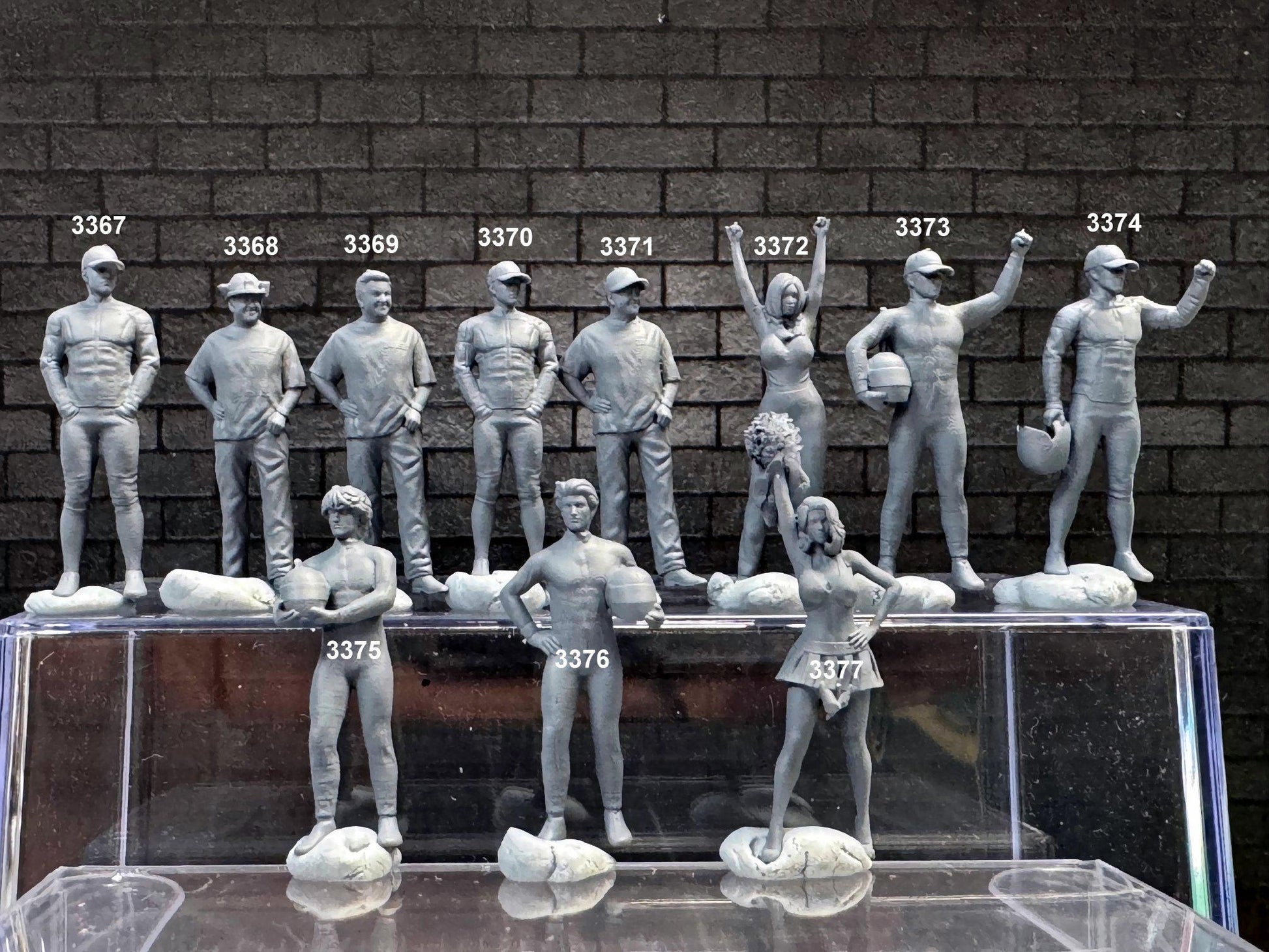 1:64 Miniature Human Figures - Resin / unpainted - great for Dioramas Hot Wheels - Made in the USA LOT 331 - Miniature 1.10