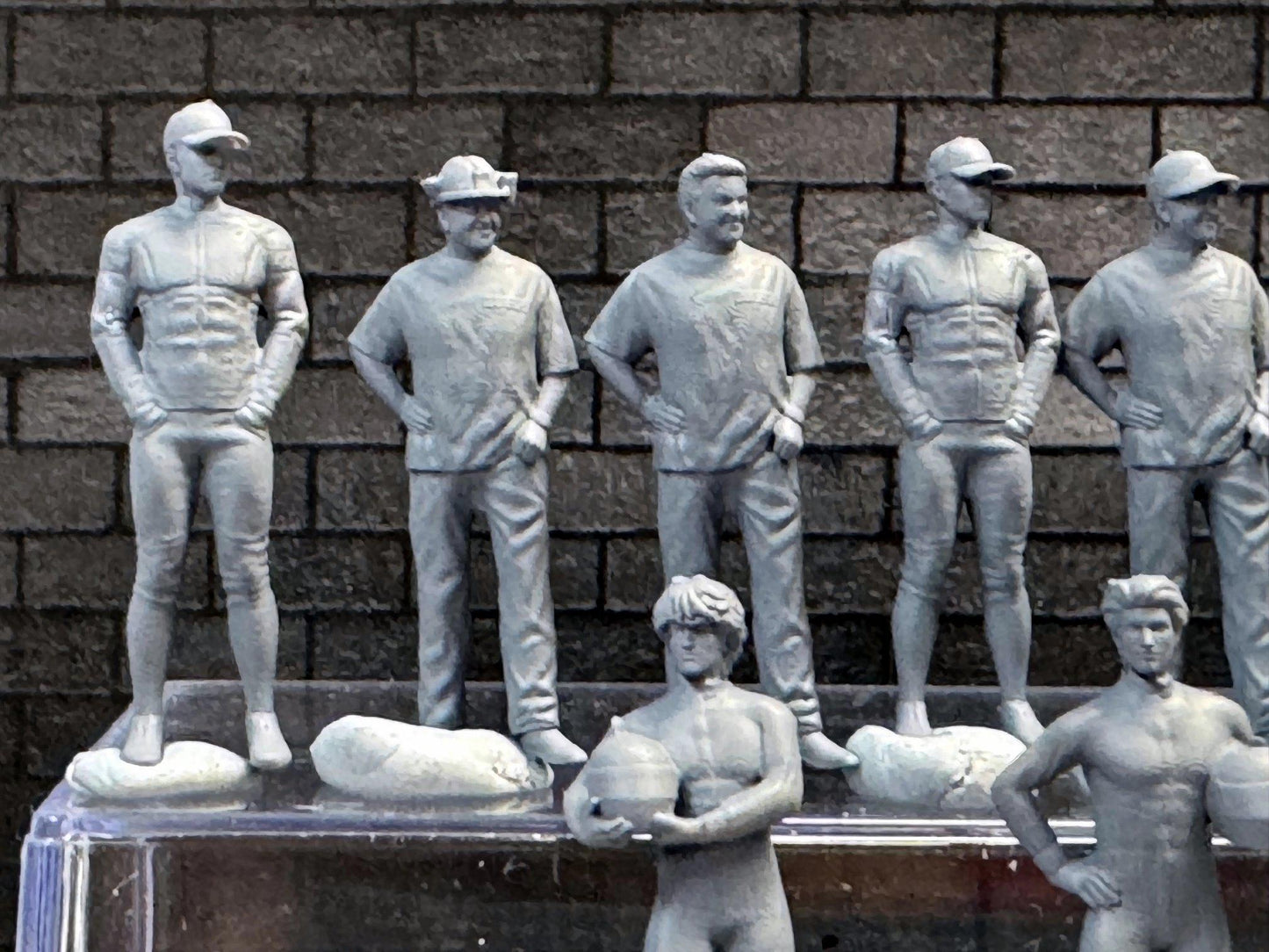 1:64 Miniature Human Figures - Resin / unpainted - great for Dioramas Hot Wheels - Made in the USA LOT 331 - Miniature 1.10