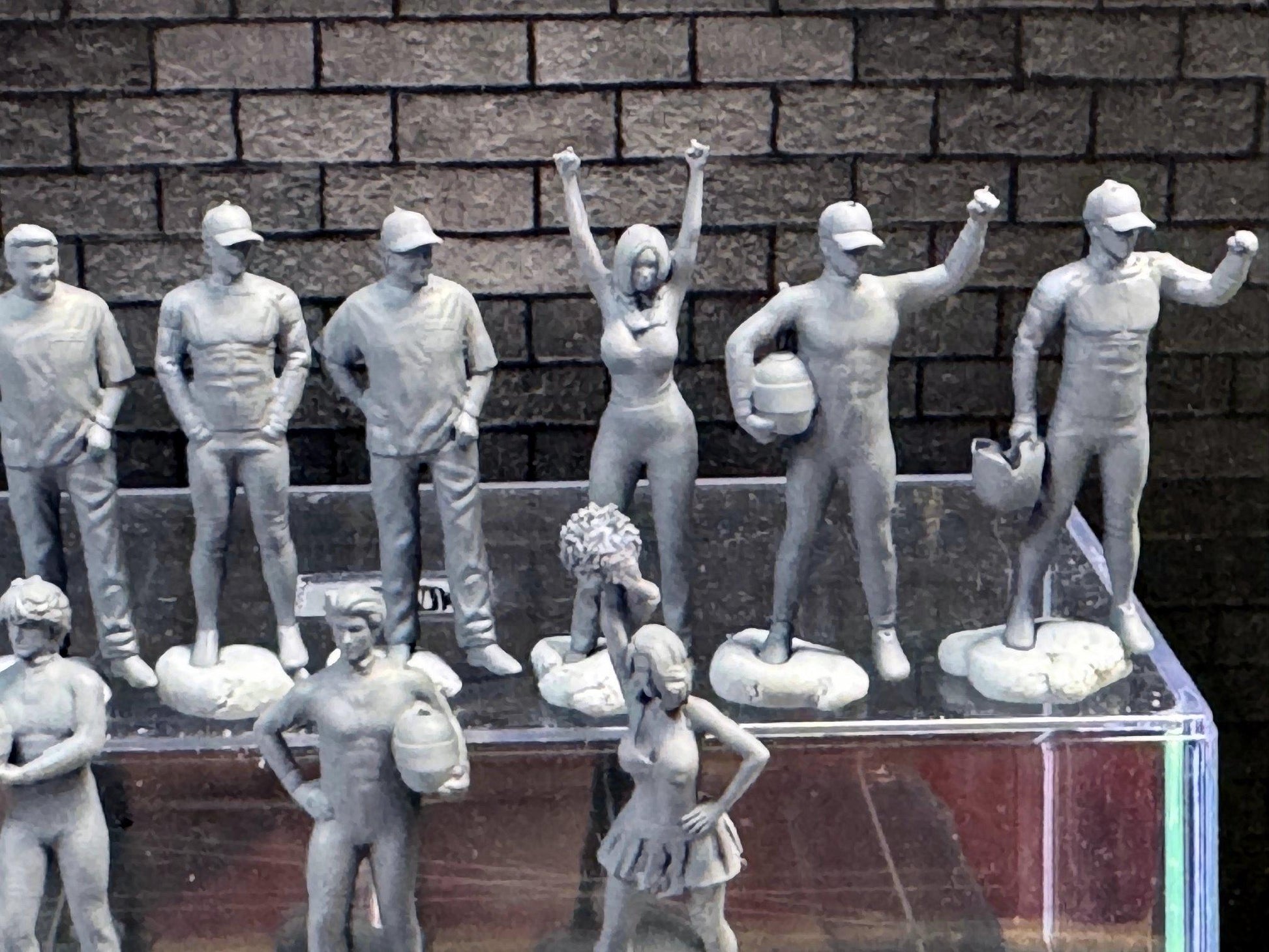 1:64 Miniature Human Figures - Resin / unpainted - great for Dioramas Hot Wheels - Made in the USA LOT 331 - Miniature 1.10