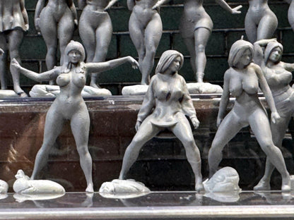 1:64 Miniature Human Figures - Resin / unpainted - great for Dioramas Hot Wheels - Made in the USA LOT 337 - Miniature 1.10