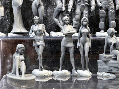 1:64 Miniature Human Figures - Resin / unpainted - great for Dioramas Hot Wheels - Made in the USA LOT 343 - Miniature 1.10