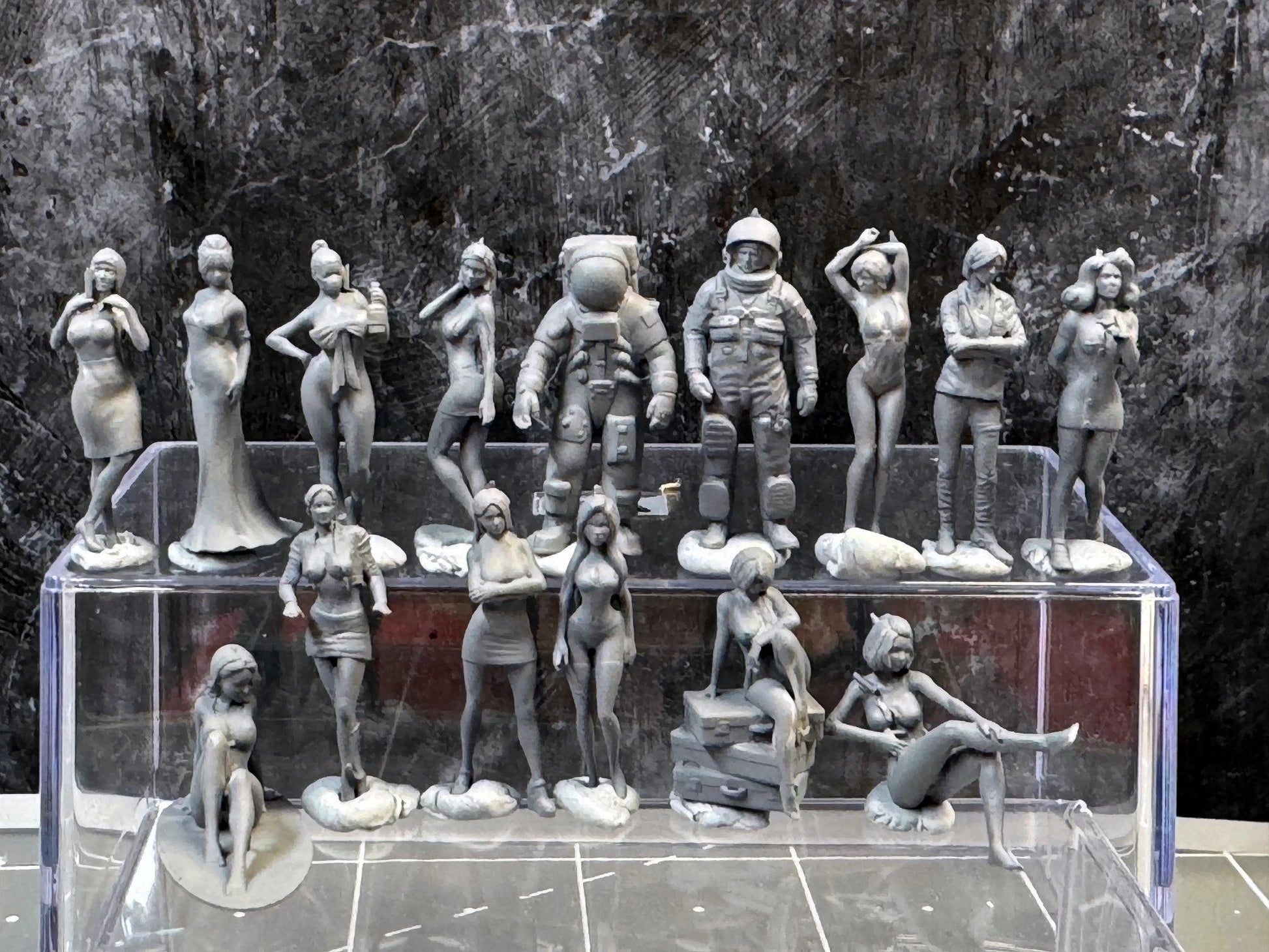 1:64 Miniature Human Figures - Resin / unpainted - great for Dioramas Hot Wheels - Made in the USA LOT 343 - Miniature 1.10