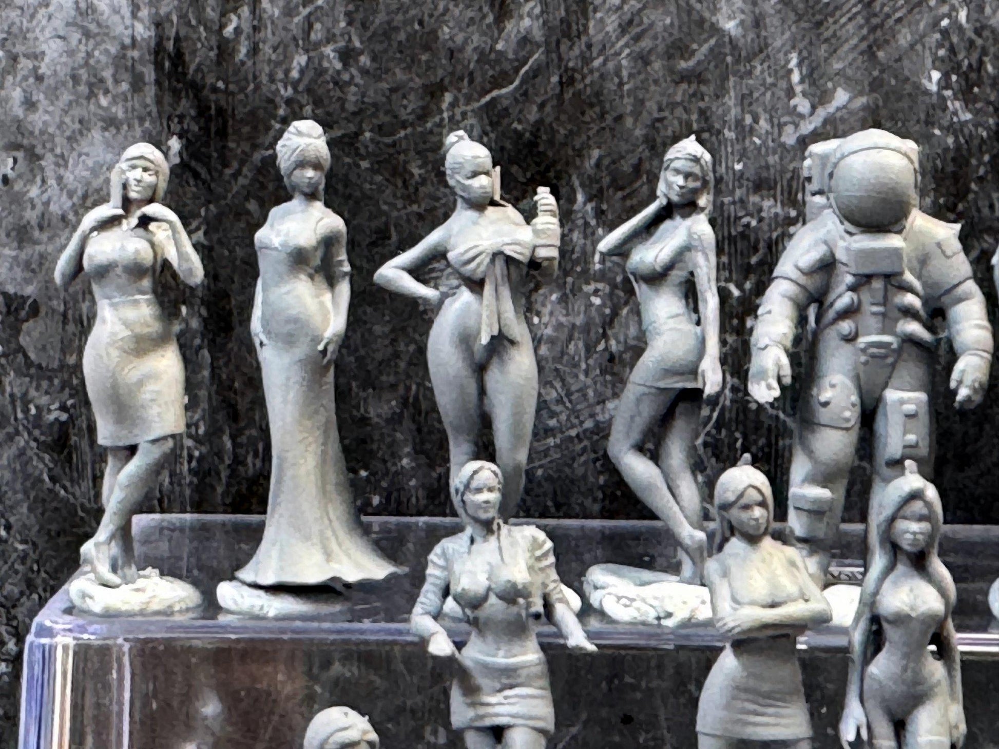 1:64 Miniature Human Figures - Resin / unpainted - great for Dioramas Hot Wheels - Made in the USA LOT 343 - Miniature 1.10