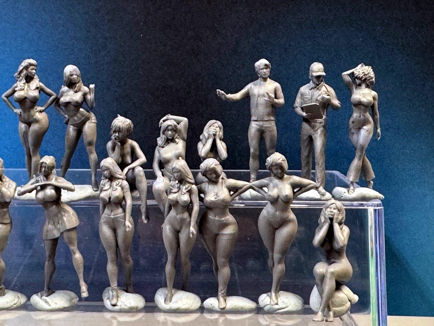 1:64 Miniature Human Figures - Resin / unpainted - great for Dioramas Hot Wheels - Made in the USA LOT 374 - Miniature 1.10