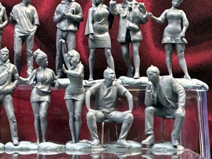 1:64 Miniature Human Figures - Resin / unpainted - great for Dioramas Hot Wheels - Made in the USA LOT 396 - Miniature 1.10