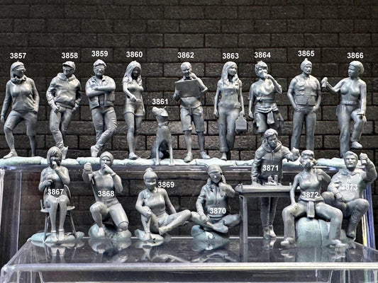 1:64 Miniature Human Figures - Resin / unpainted - great for Dioramas Hot Wheels - Made in the USA LOT 428 - Miniature 1.10