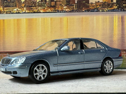 1-64 Scale / S-Scale Mercedes-Benz S-Class - Great For Dioramas & Diecast Photography (Tarmac)