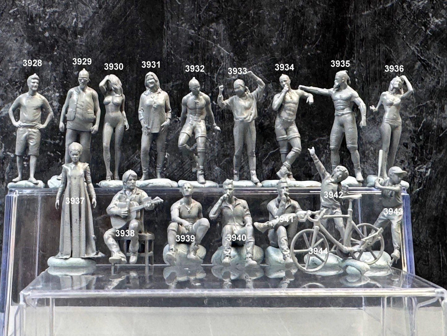 1:64 Miniature Human Figures - Resin / unpainted - great for Dioramas Hot Wheels - Made in the USA LOT 596 - Miniature 1.10