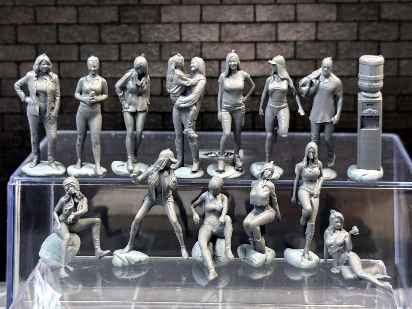 1:64 Miniature Human Figures - Resin / unpainted - great for Dioramas Hot Wheels - Made in the USA LOT 598 - Miniature 1.10