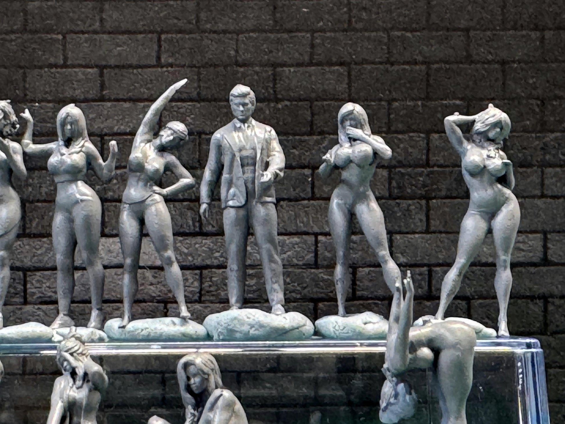 1:64 Miniature Human Figures - Resin / unpainted - great for Dioramas Hot Wheels - Made in the USA LOT 388 - Miniature 1.10