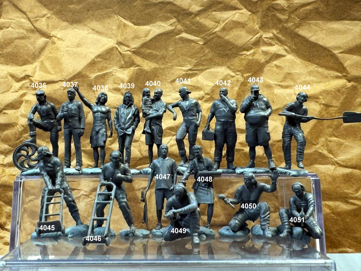 1:64 Miniature Human Figures - Resin / unpainted - great for Dioramas Hot Wheels - Made in the USA LOT 603 - Miniature 1.10