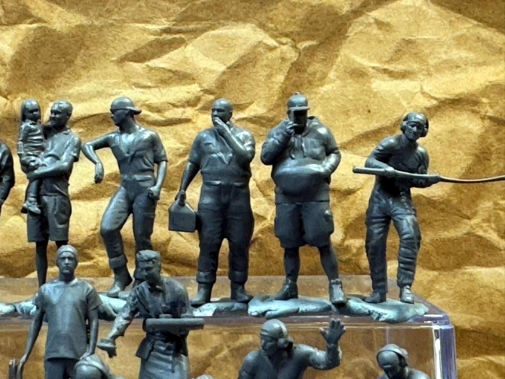 1:64 Miniature Human Figures - Resin / unpainted - great for Dioramas Hot Wheels - Made in the USA LOT 603 - Miniature 1.10