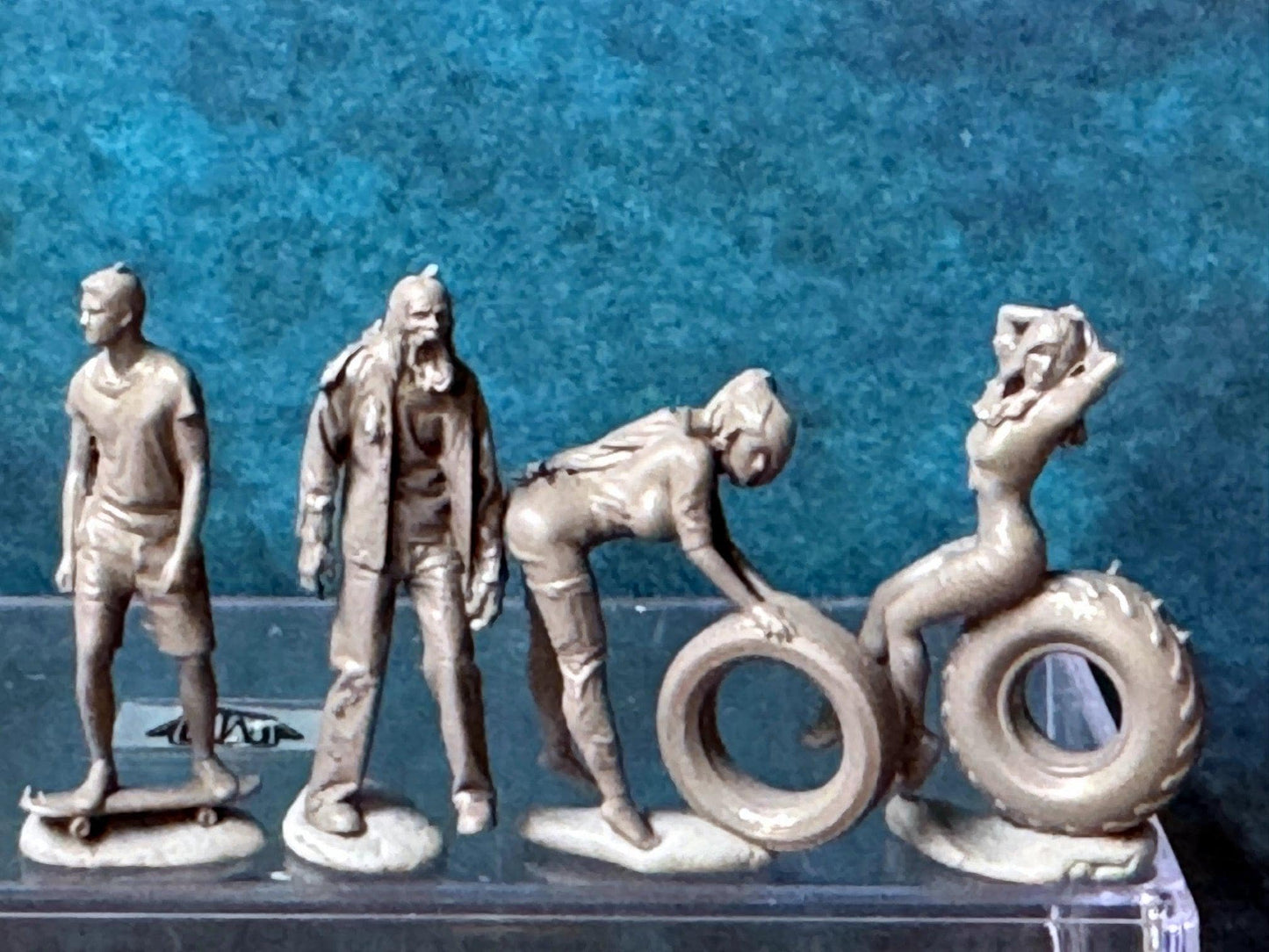 1:64 Miniature Human Figures - Resin / unpainted - great for Dioramas Hot Wheels - Made in the USA LOT 607 - Miniature 1.10