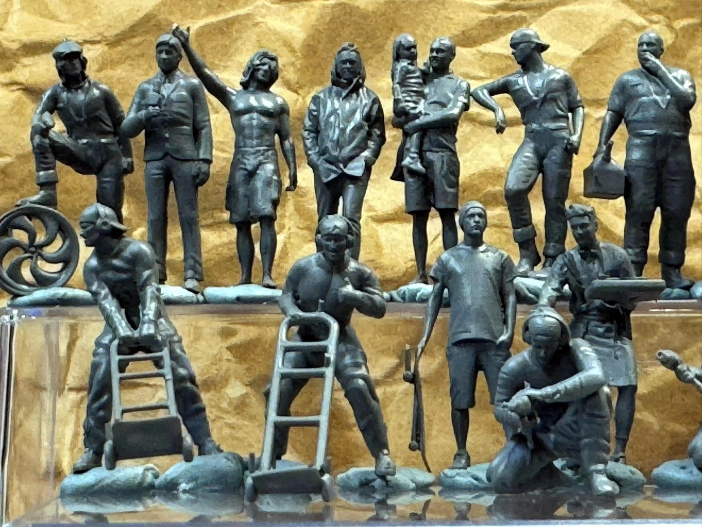 1:64 Miniature Human Figures - Resin / unpainted - great for Dioramas Hot Wheels - Made in the USA LOT 603 - Miniature 1.10