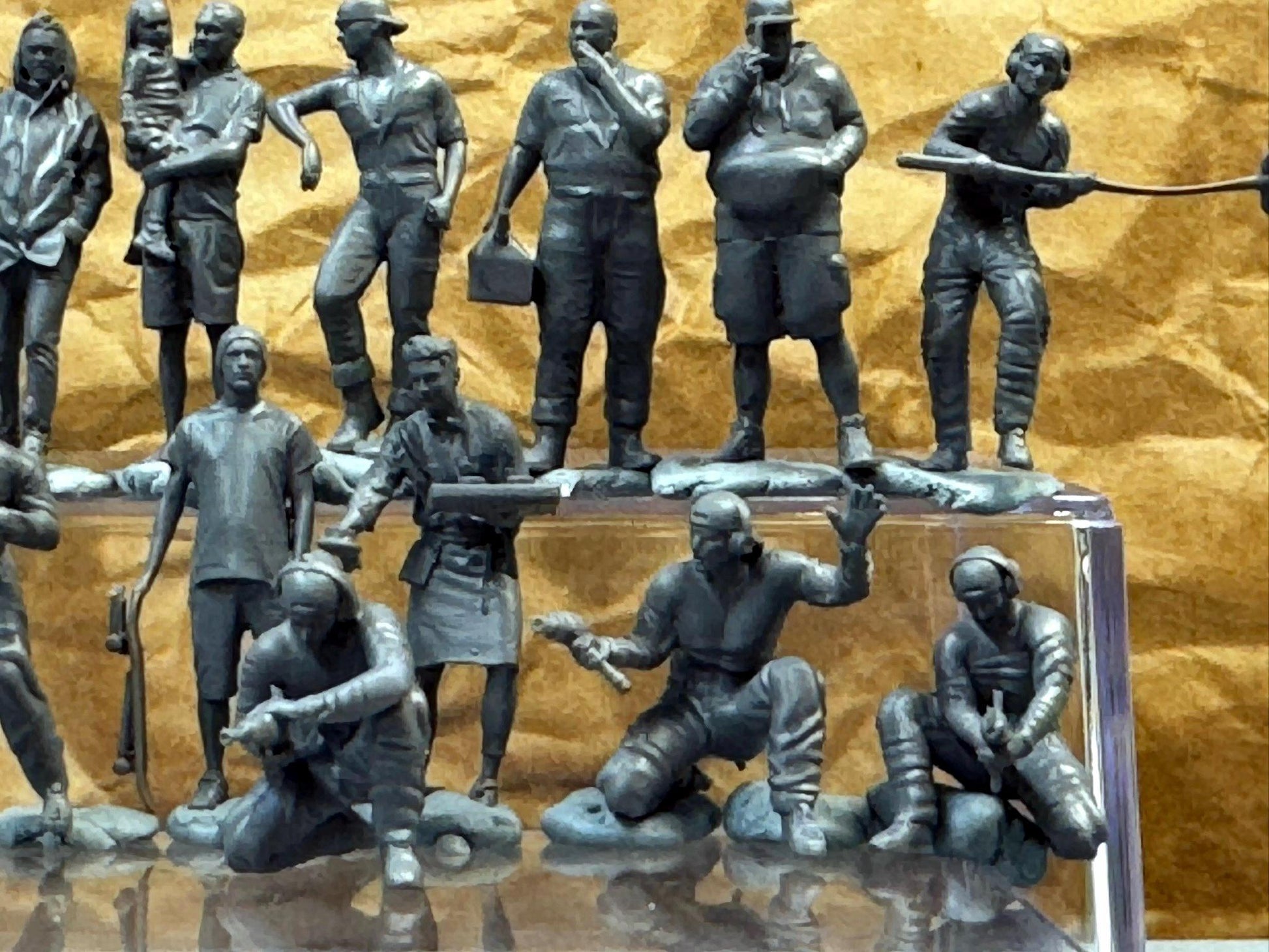 1:64 Miniature Human Figures - Resin / unpainted - great for Dioramas Hot Wheels - Made in the USA LOT 603 - Miniature 1.10