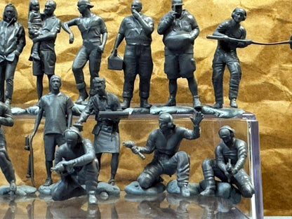 1:64 Miniature Human Figures - Resin / unpainted - great for Dioramas Hot Wheels - Made in the USA LOT 603 - Miniature 1.10