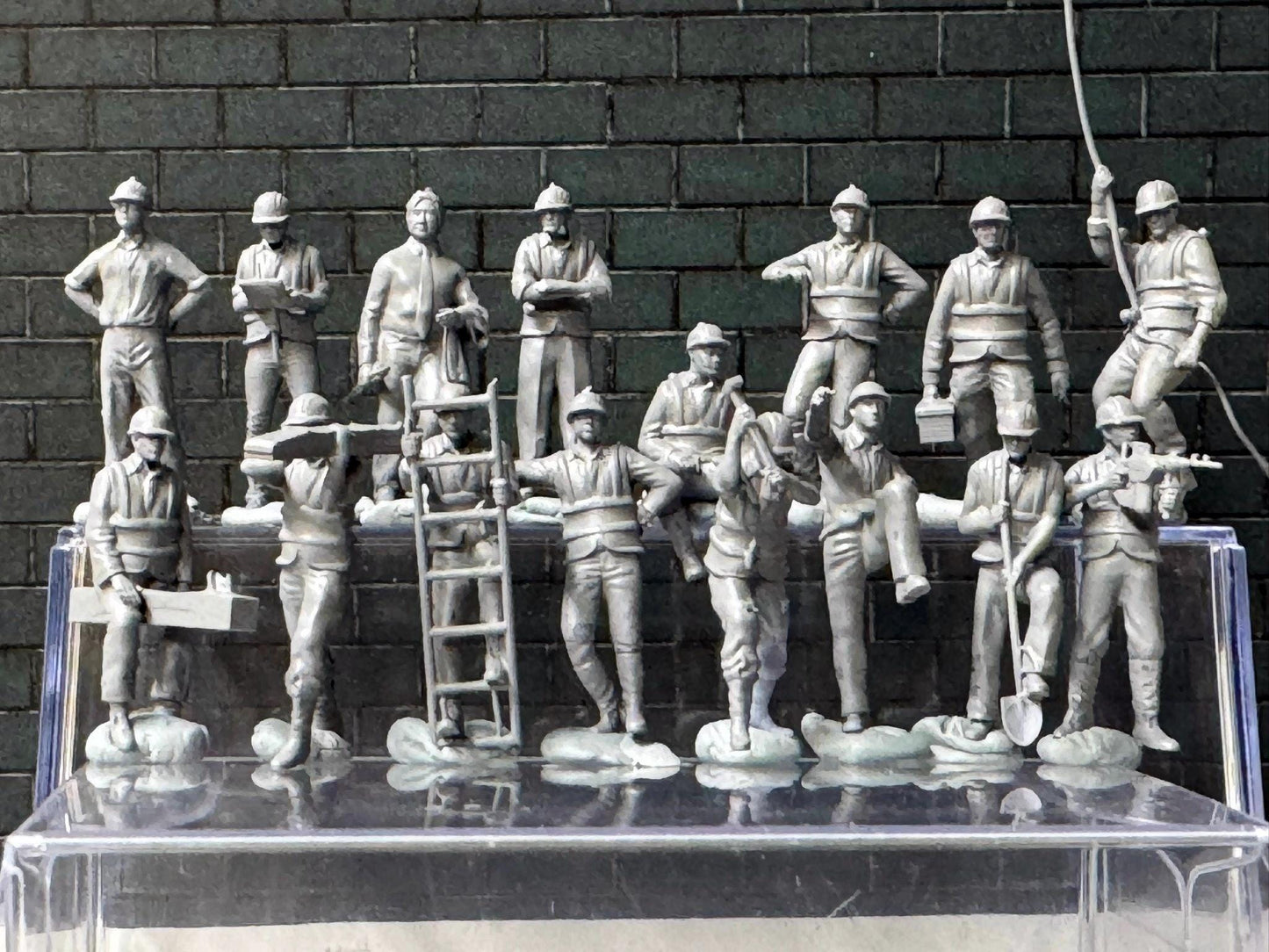 1:64 Miniature Human Figures - Resin / unpainted - great for Dioramas Hot Wheels - Made in the USA LOT 613 - Miniature 1.10