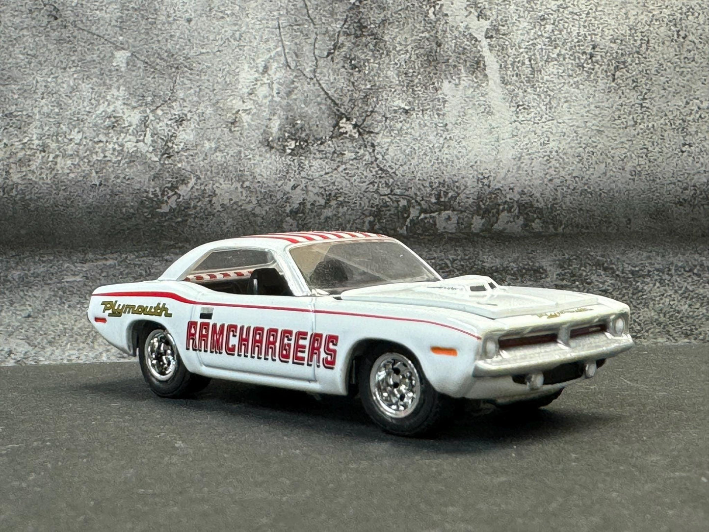 1-64 Scale / S-Scale 1970 Plymouth Hemi Cuda - Great For Dioramas & Diecast Photography (GL)