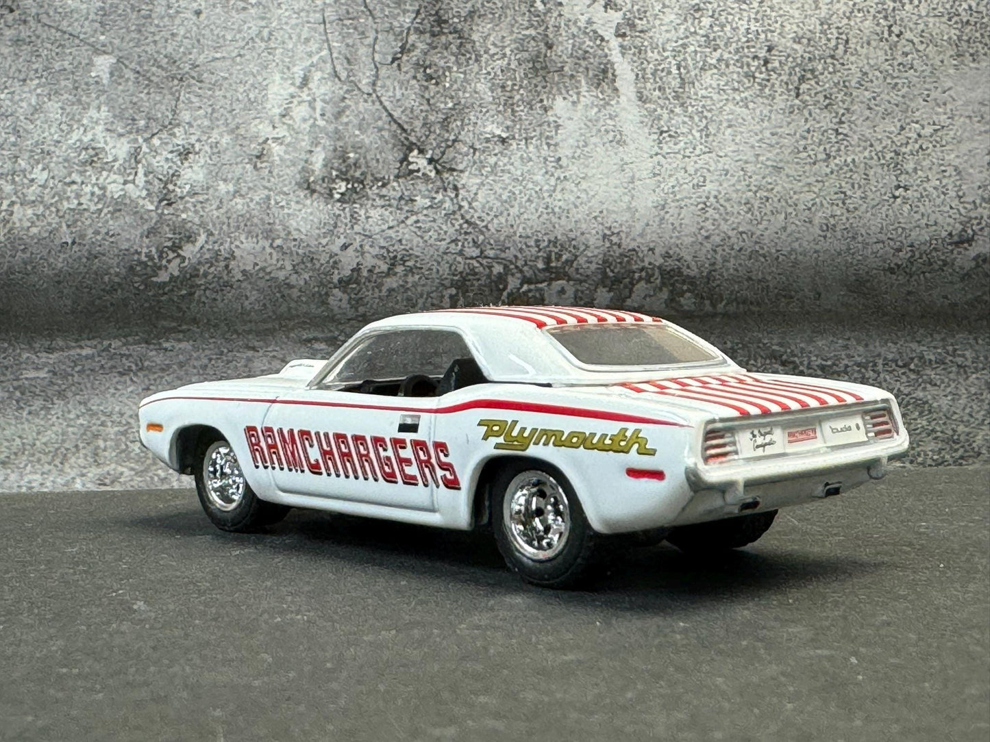 1-64 Scale / S-Scale 1970 Plymouth Hemi Cuda - Great For Dioramas & Diecast Photography (GL)