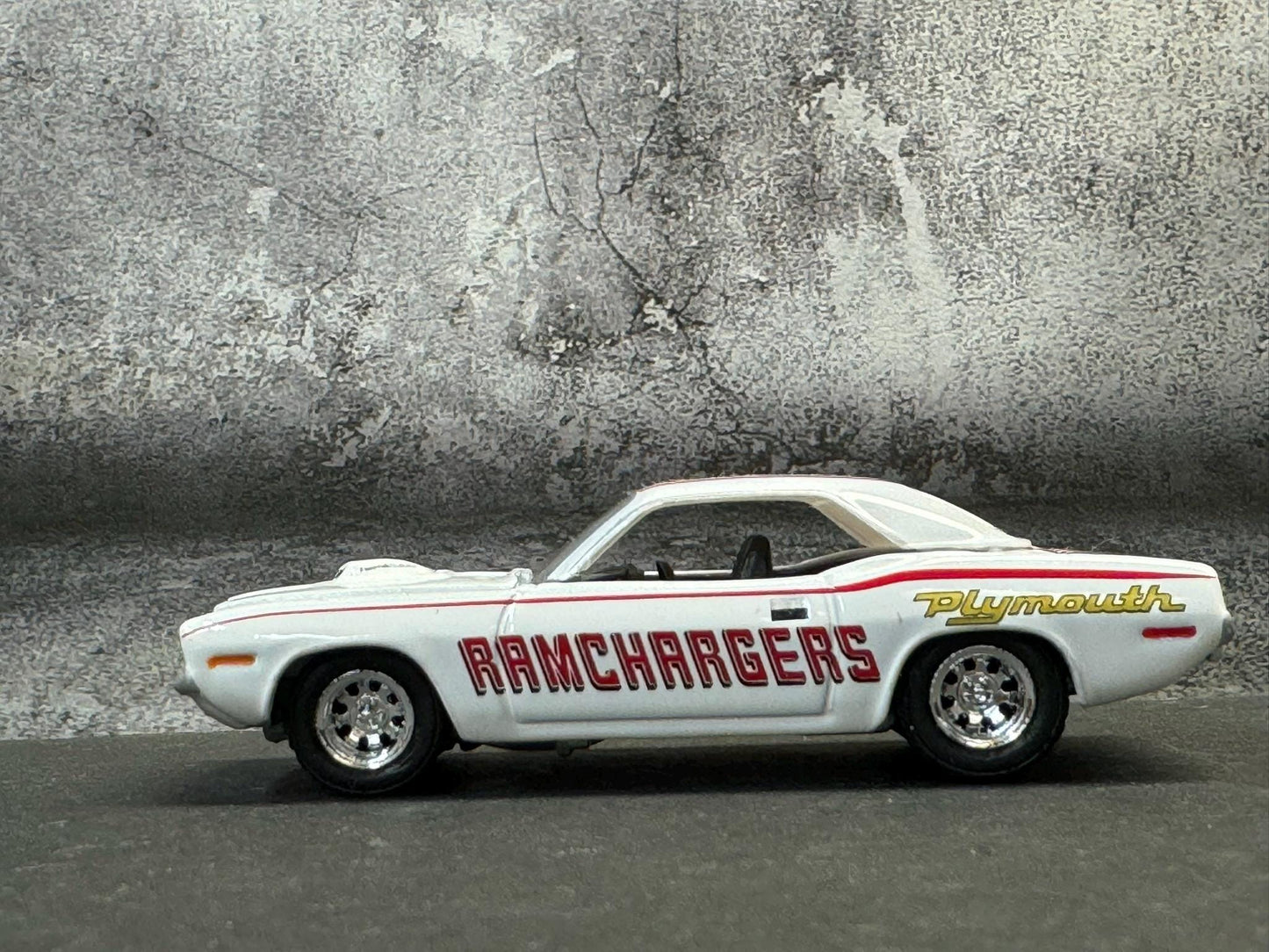 1-64 Scale / S-Scale 1970 Plymouth Hemi Cuda - Great For Dioramas & Diecast Photography (GL)