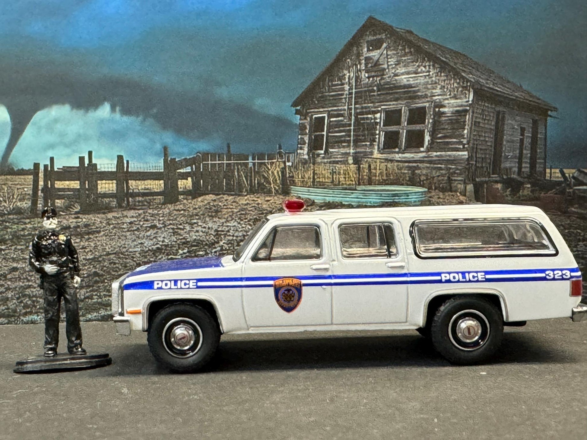 1-64 Scale / S-Scale 1985 GMC Suburban 2500 with Police- Great For Dioramas & Diecast Photography (GL)