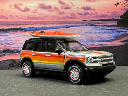 1-64 Scale / S-Scale 2022 Ford Bronco Sport with Canoe - Great For Dioramas & Diecast Photography (GL)