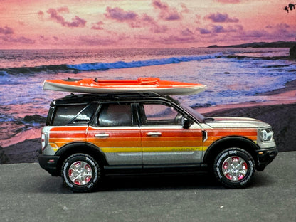 1-64 Scale / S-Scale 2022 Ford Bronco Sport with Canoe - Great For Dioramas & Diecast Photography (GL)