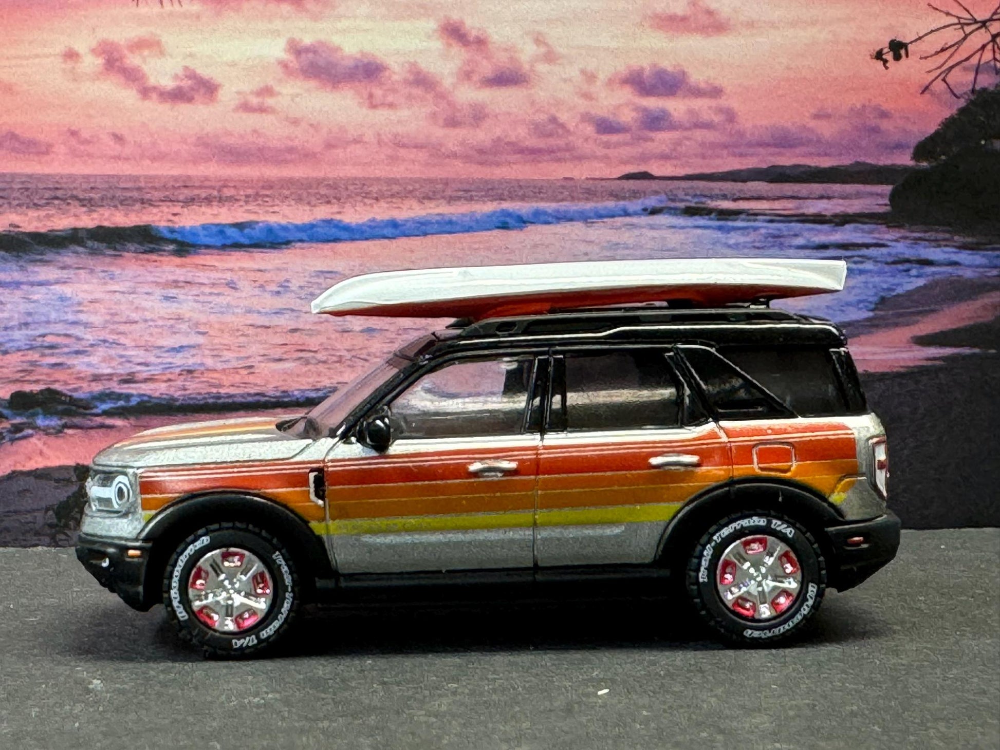 1-64 Scale / S-Scale 2022 Ford Bronco Sport with Canoe - Great For Dioramas & Diecast Photography (GL)