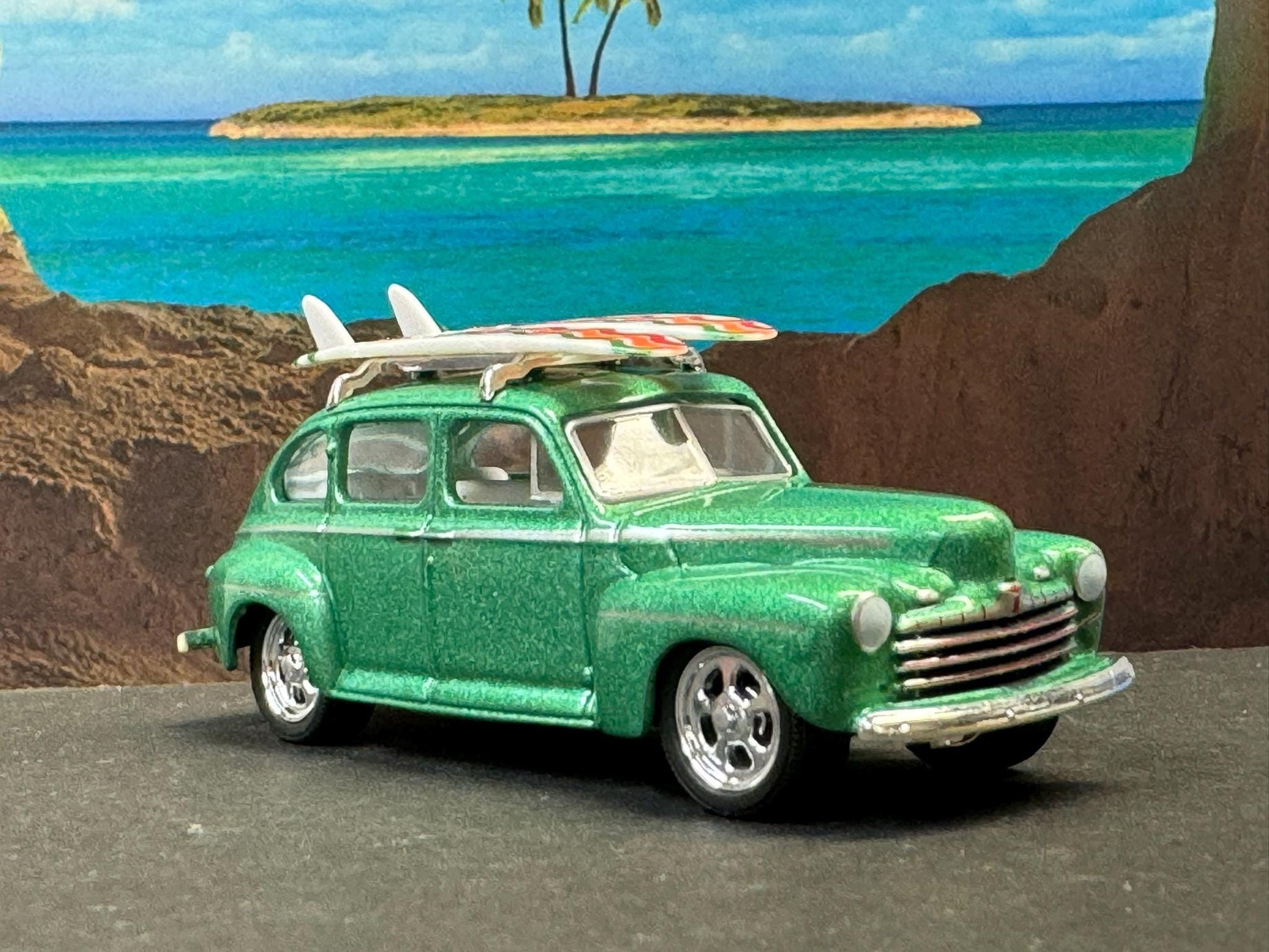 1-64 Scale / S-Scale 1946 Ford Fordor Super Deluxe with Surfboards - Great For Dioramas & Diecast Photography (GL)