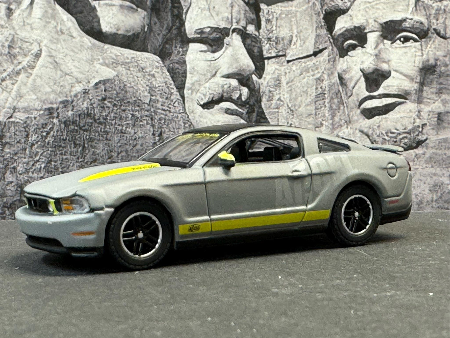 1-64 Scale / S-Scale 2011 Ford Mustang - Great For Dioramas & Diecast Photography (GL)