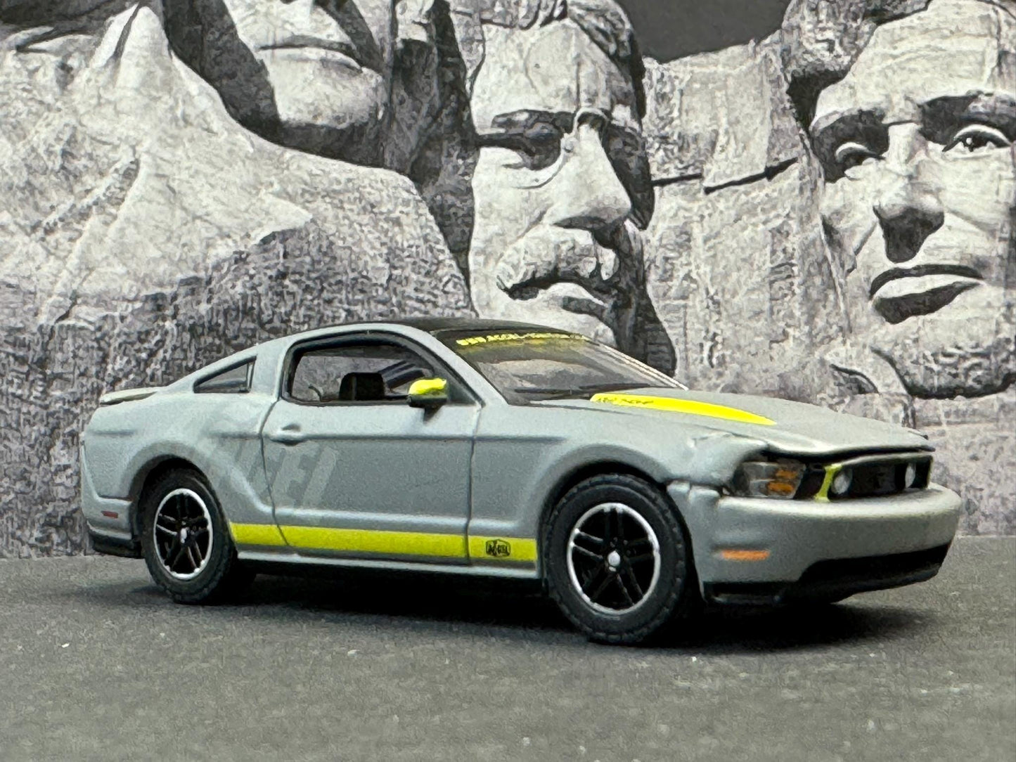 1-64 Scale / S-Scale 2011 Ford Mustang - Great For Dioramas & Diecast Photography (GL)