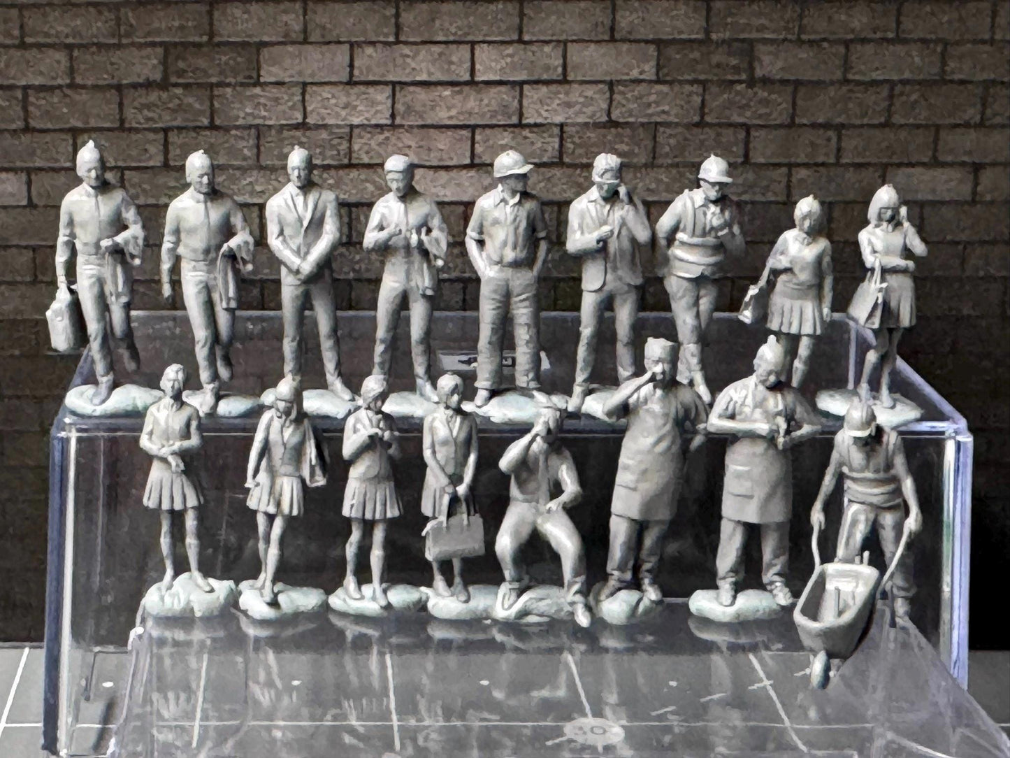 1:64 Miniature Human Figures - Resin / unpainted - great for Dioramas Hot Wheels - Made in the USA LOT 614 - Miniature 1.10