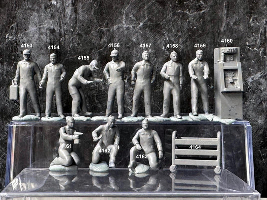 1:64 Miniature Human Figures - Resin / unpainted - great for Dioramas Hot Wheels - Made in the USA LOT 615 - Miniature 1.10