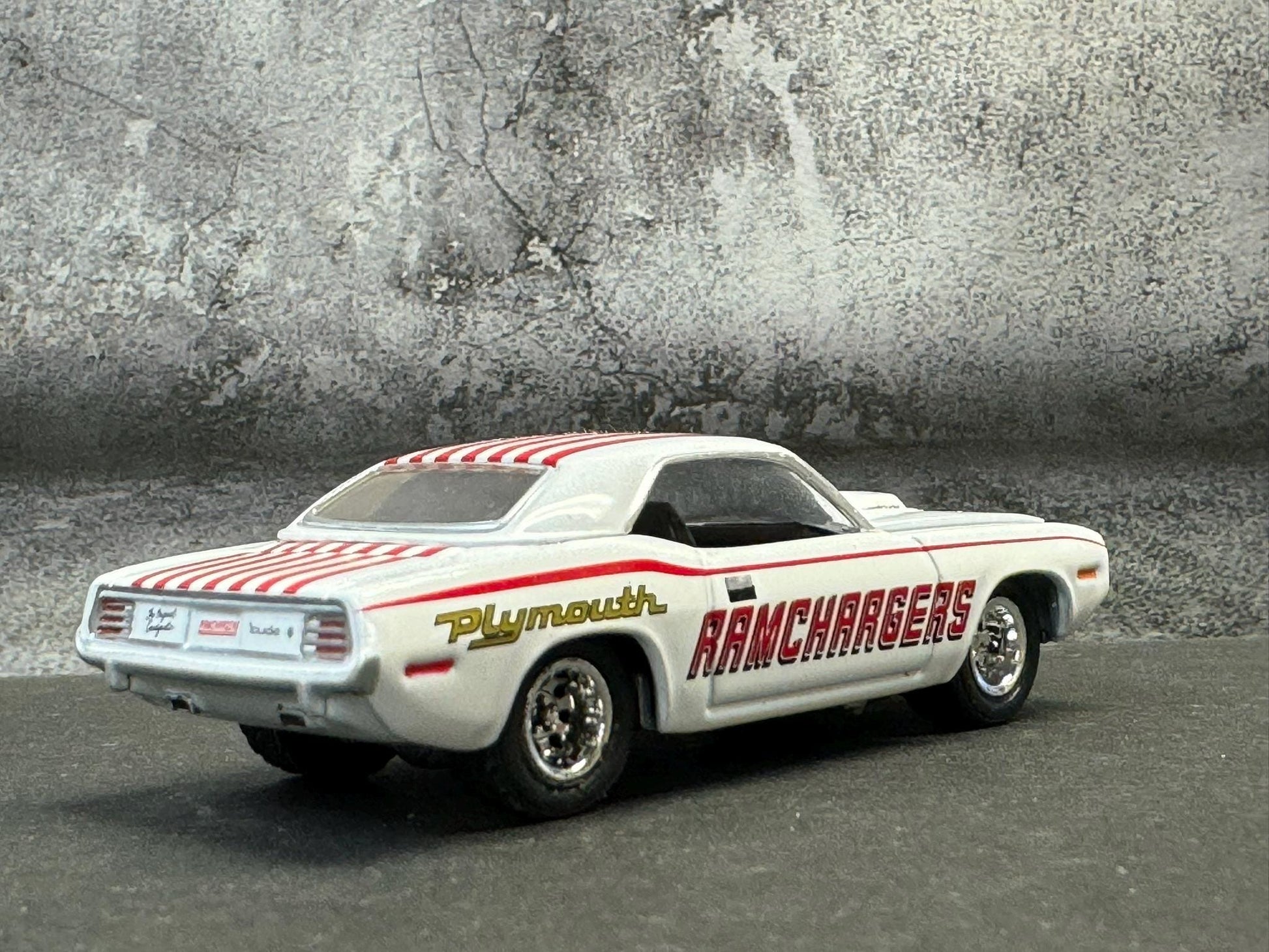 1-64 Scale / S-Scale 1970 Plymouth Hemi Cuda - Great For Dioramas & Diecast Photography (GL)