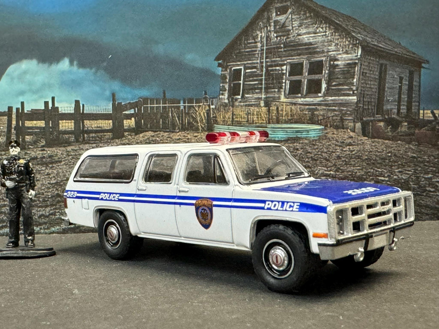 1-64 Scale / S-Scale 1985 GMC Suburban 2500 with Police- Great For Dioramas & Diecast Photography (GL)