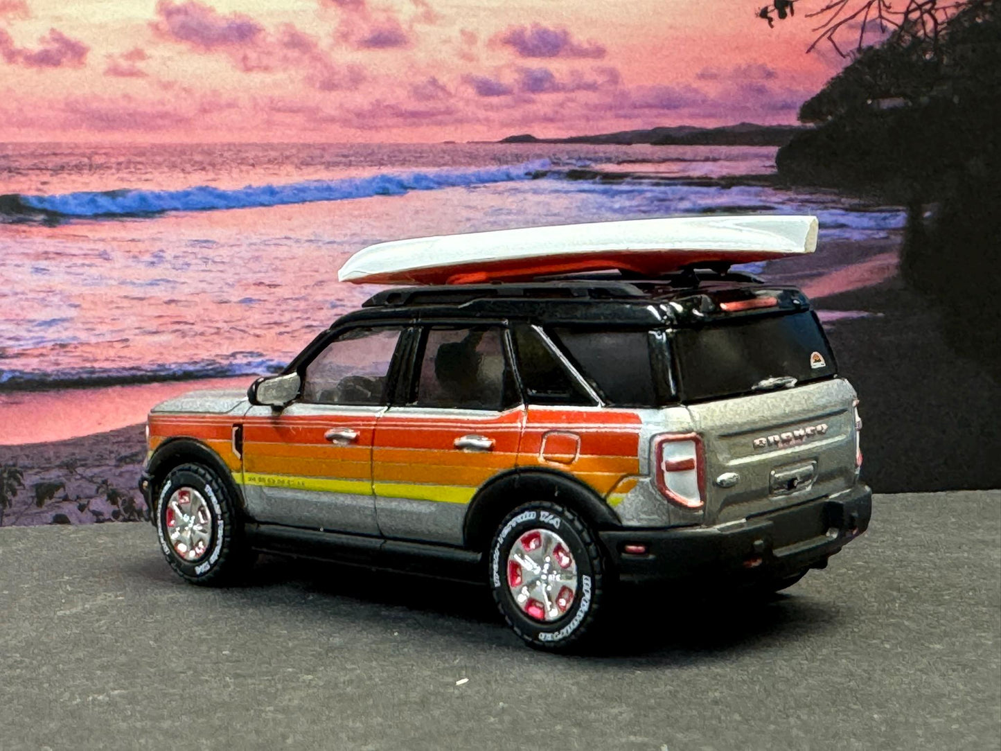 1-64 Scale / S-Scale 2022 Ford Bronco Sport with Canoe - Great For Dioramas & Diecast Photography (GL)