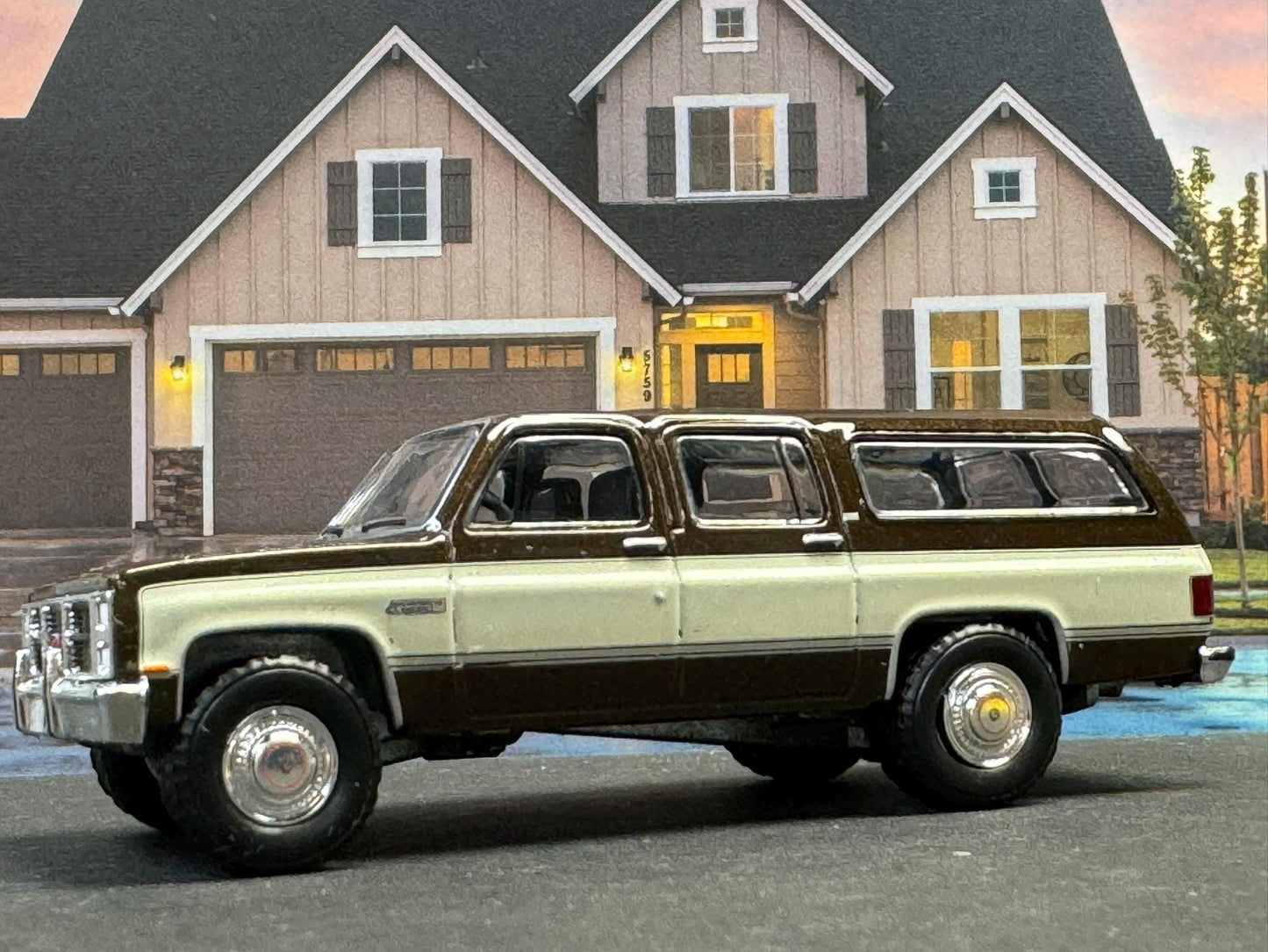 1-64 Scale / S-Scale 1986 GMC Suburban - Great For Dioramas & Diecast Photography (GL)