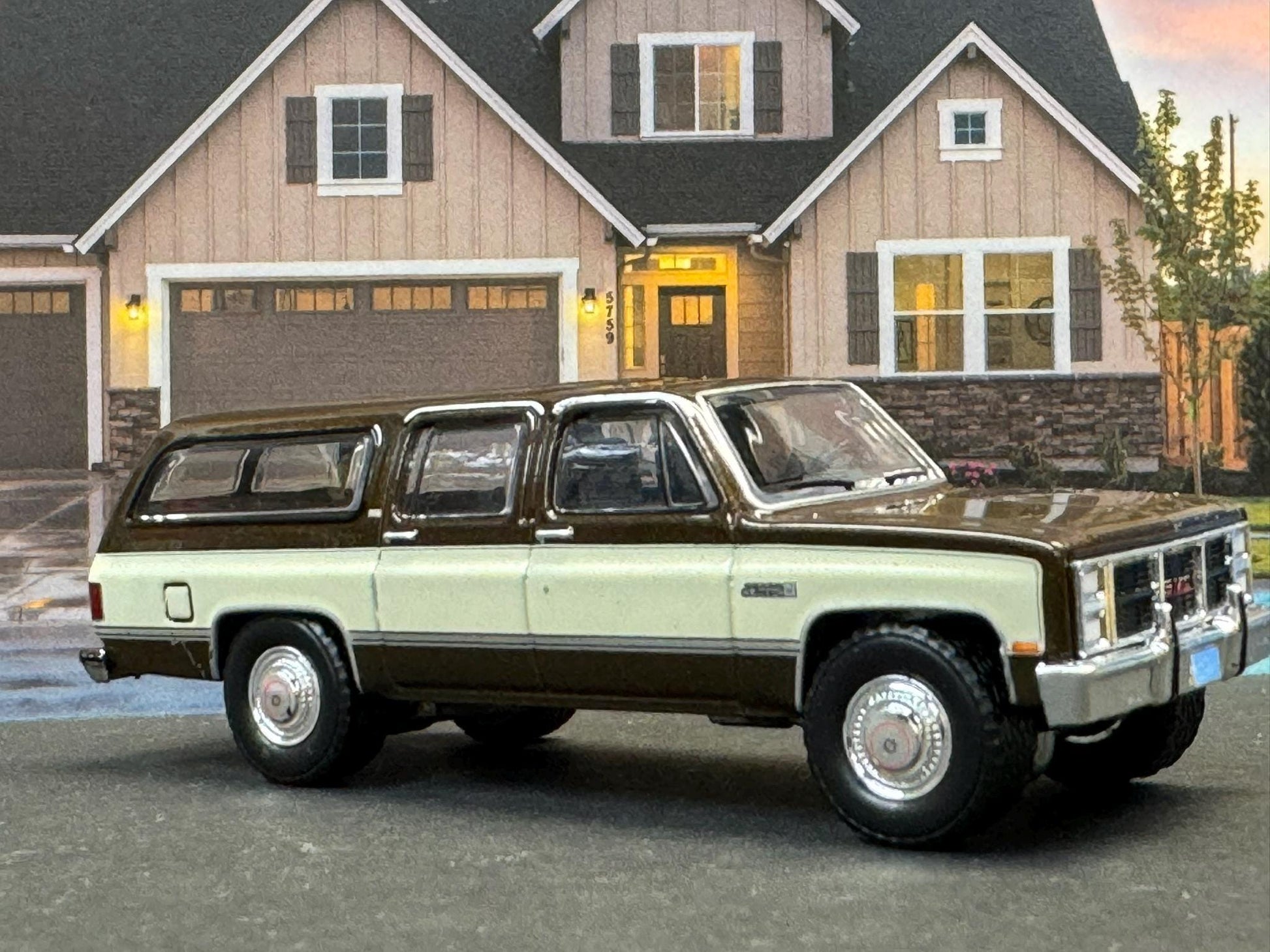 1-64 Scale / S-Scale 1986 GMC Suburban - Great For Dioramas & Diecast Photography (GL)