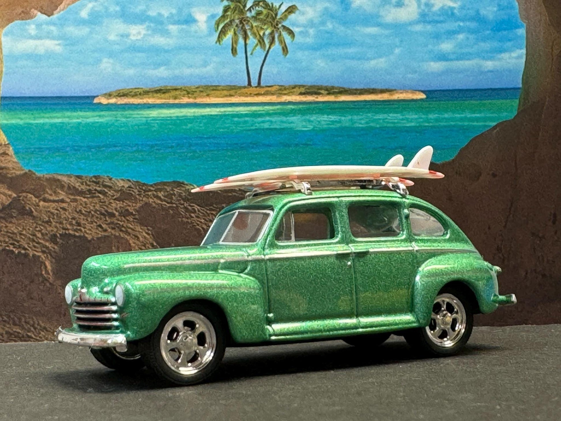 1-64 Scale / S-Scale 1946 Ford Fordor Super Deluxe with Surfboards - Great For Dioramas & Diecast Photography (GL)