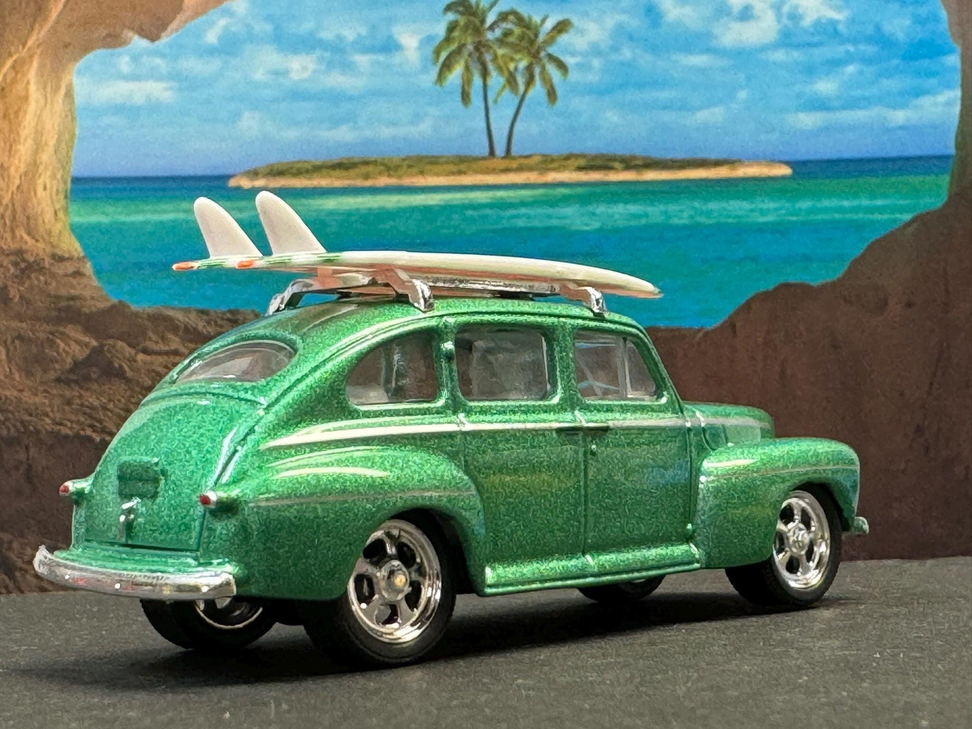 1-64 Scale / S-Scale 1946 Ford Fordor Super Deluxe with Surfboards - Great For Dioramas & Diecast Photography (GL)