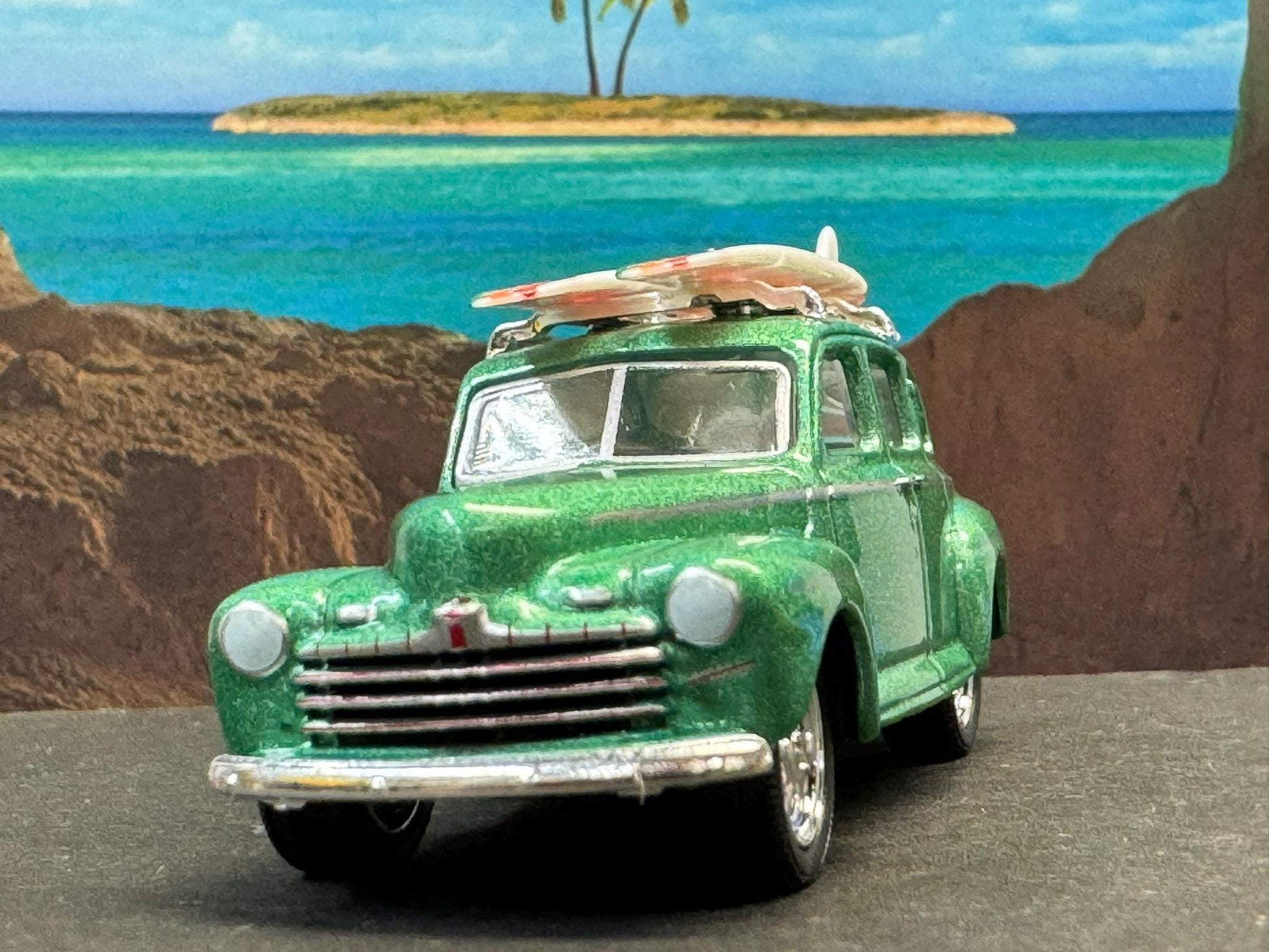 1-64 Scale / S-Scale 1946 Ford Fordor Super Deluxe with Surfboards - Great For Dioramas & Diecast Photography (GL)