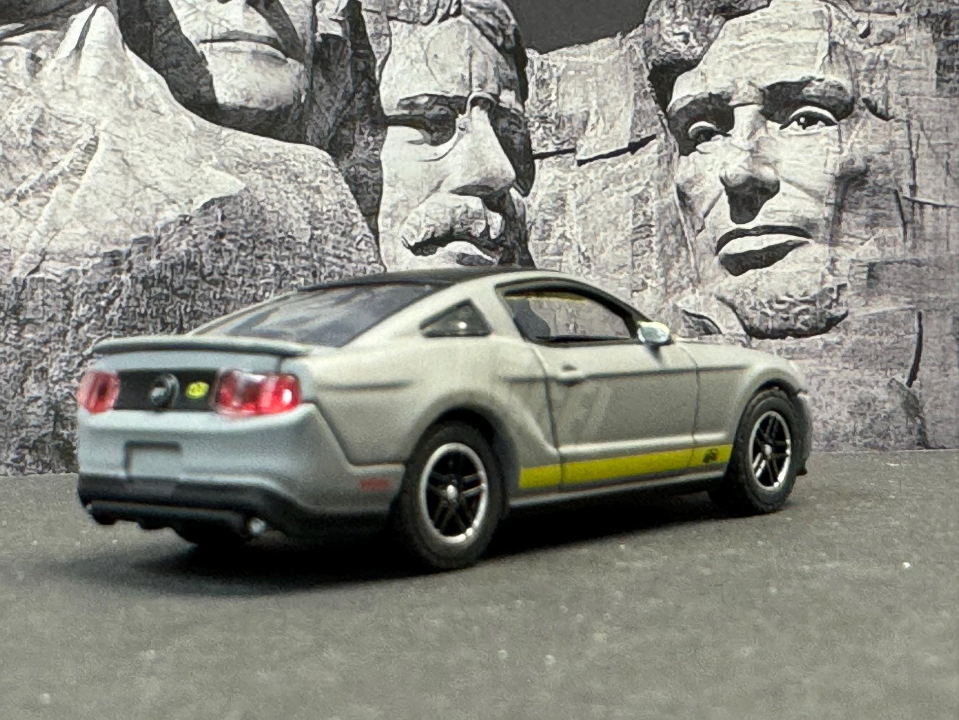 1-64 Scale / S-Scale 2011 Ford Mustang - Great For Dioramas & Diecast Photography (GL)