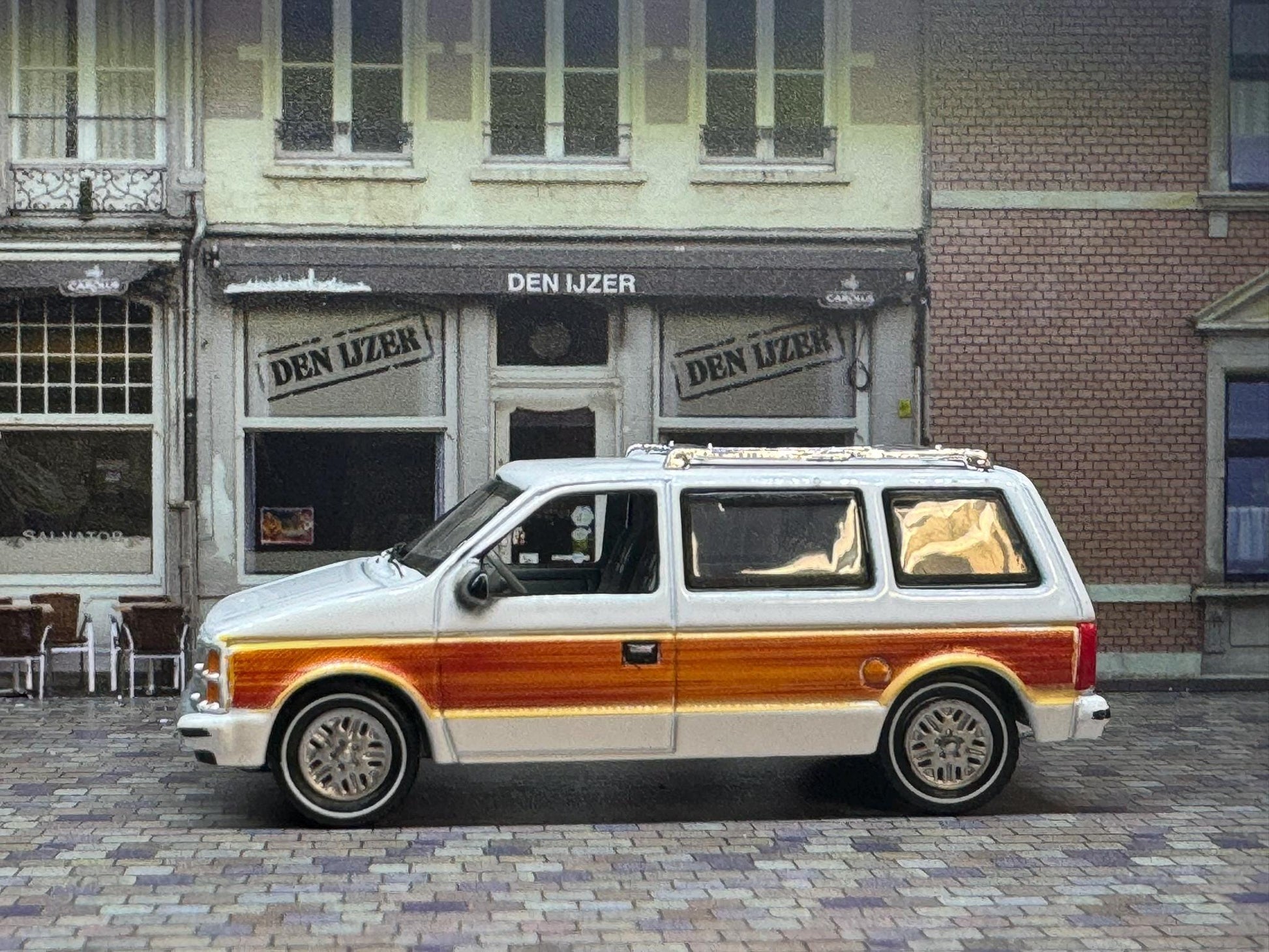 1-64 Scale / S-Scale 1985 Dodge Caravan in White with Woodgrain - Great For Dioramas & Diecast Photography (AW)